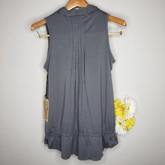 Love Stitch gray ruching buttoned scoop neckline tank top size small - Picture 4 of 14
